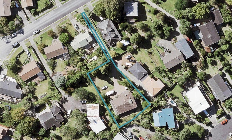 20 Elmira Place, Browns Bay, Auckland - Carousel 1