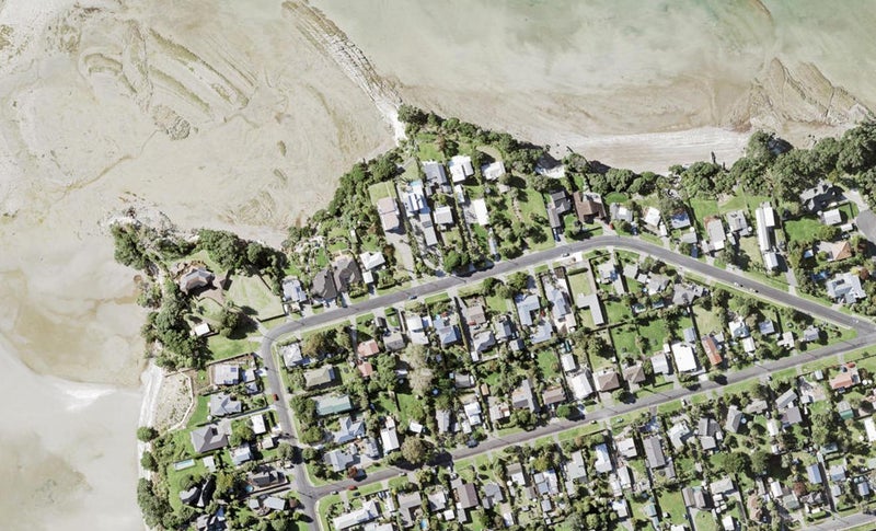 25 Hawke Crescent, Beachlands, Auckland - Carousel 1