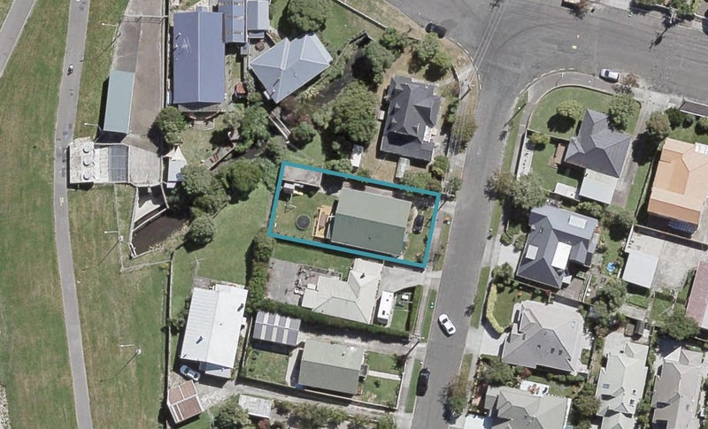 36 Richmond Grove, Woburn, Lower Hutt - Carousel 1