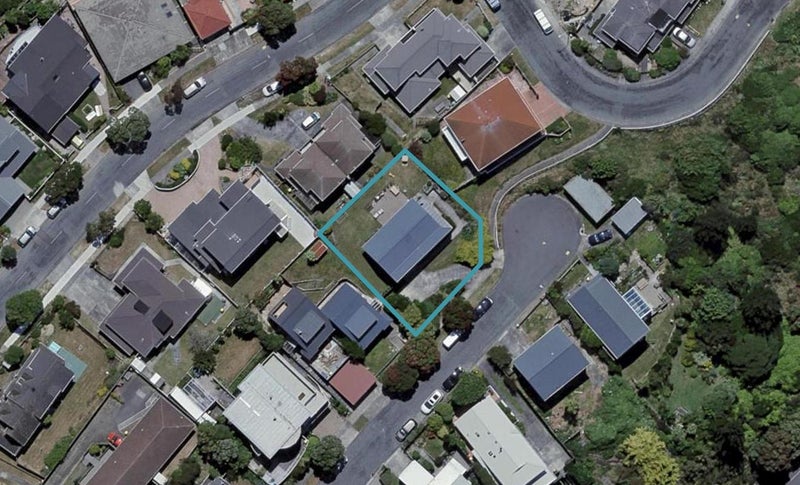 17 Cobar Close, Maupuia, Wellington - Carousel 1