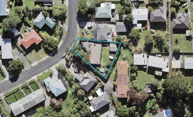 17 Trojan Crescent, New Lynn, Auckland - Carousel 1