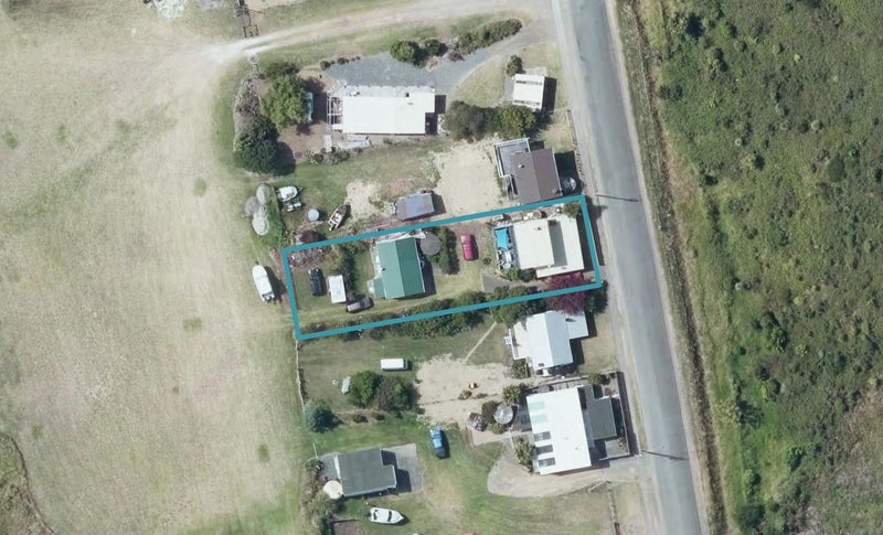 98 Newcastle Street, Māhia - Carousel 1