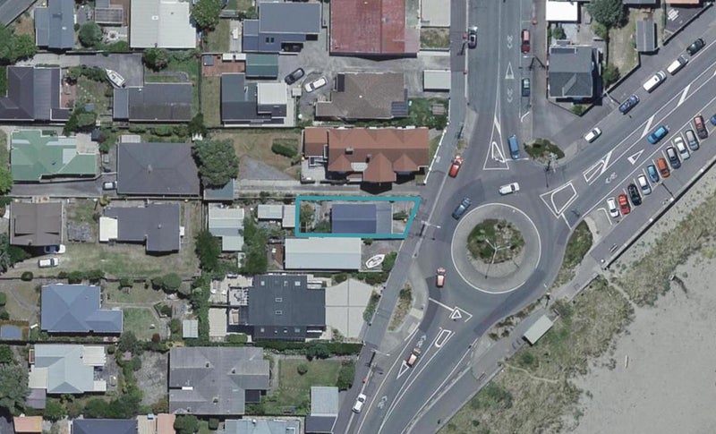 216 Queens Drive, Lyall Bay, Wellington - Carousel 1