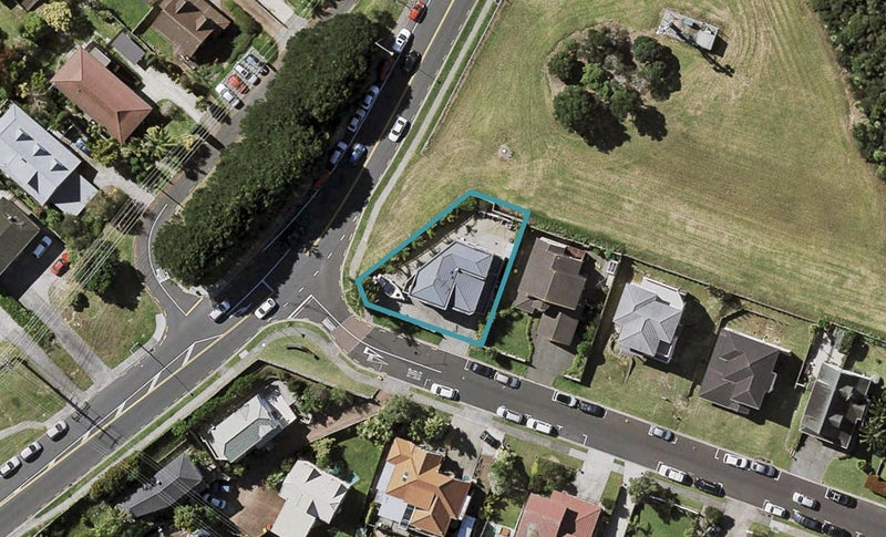 2 Highgrove Lane, Totara Vale, Auckland - Carousel 1
