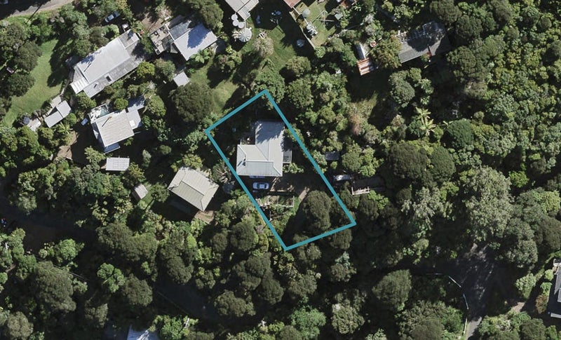 4 Hekerua Road, Oneroa, Waiheke Island - Carousel 1
