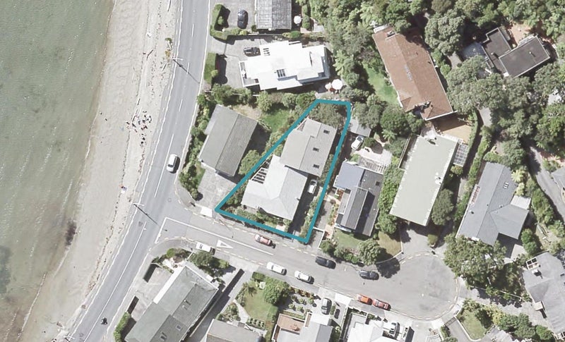 3B Taumaru Avenue, Lowry Bay, Lower Hutt - Carousel 1