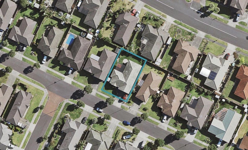 15 Croftview Road, Wattle Downs, Auckland - Carousel 1