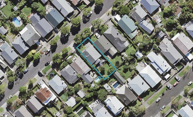 15 Cumberland Avenue, Westmere, Auckland - Carousel 1