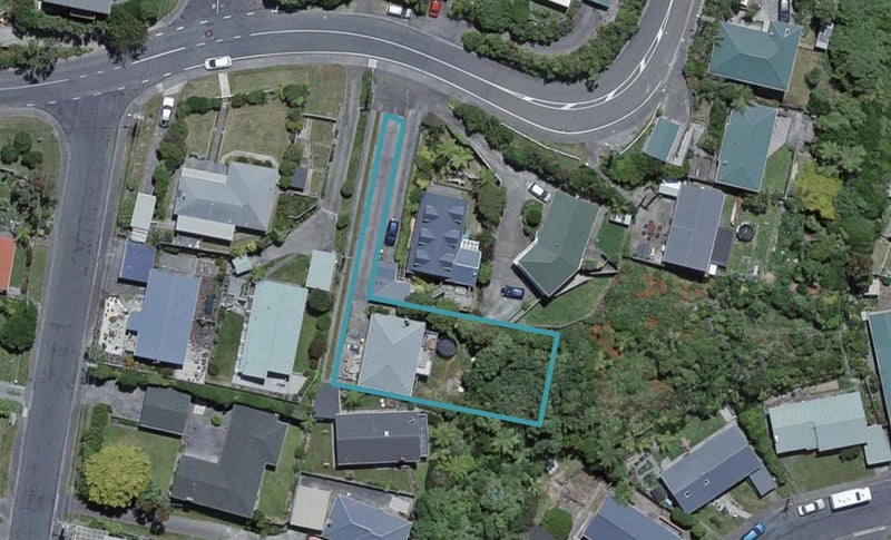 8 Salford Street, Newlands, Wellington - Carousel 1