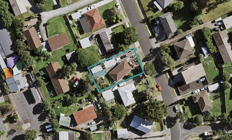 33 Frobisher Way, Clendon Park, Auckland - Carousel 1