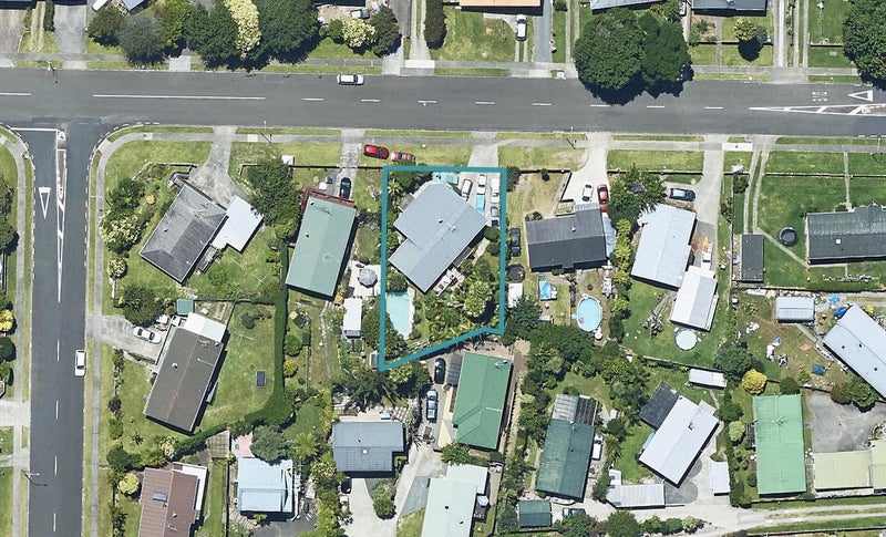 12 James Cook Drive, Welcome Bay, Tauranga - Carousel 1