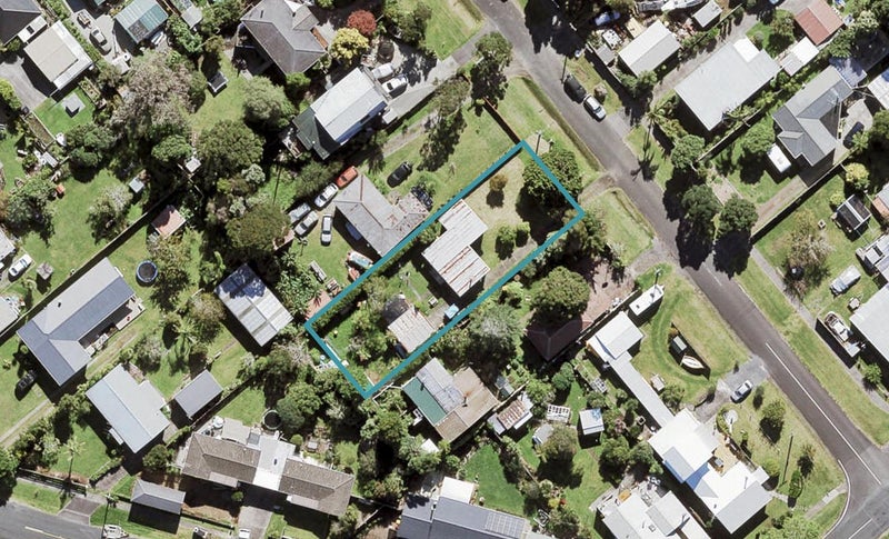 9 Coleman Avenue, Herald Island, Auckland - Carousel 1
