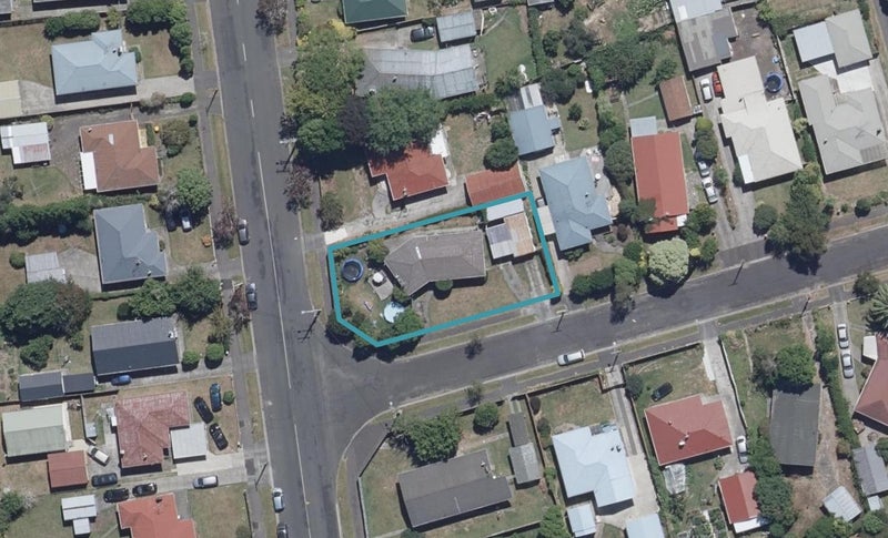 1 Orelio Street, Hillcrest, Hamilton - Carousel 1