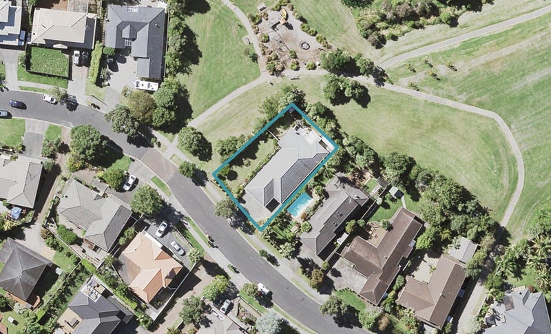7 Crestview Place, Browns Bay, Auckland - Carousel 1