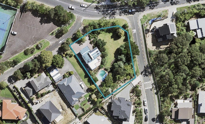 2 Ava Avenue, Titirangi, Auckland - Carousel 1