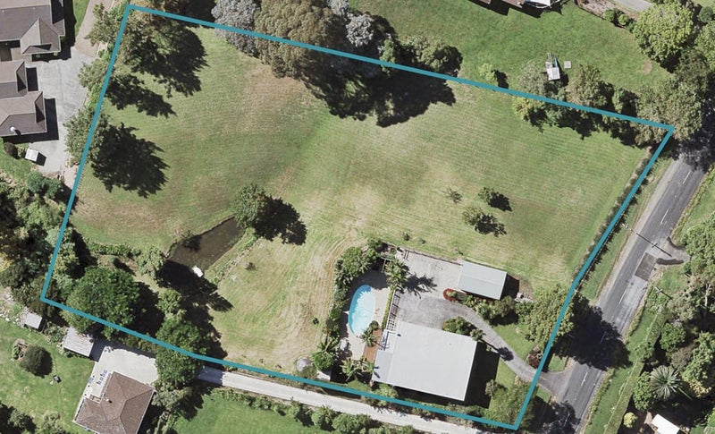 350 Point View Drive, Shamrock Park, Auckland - Carousel 1