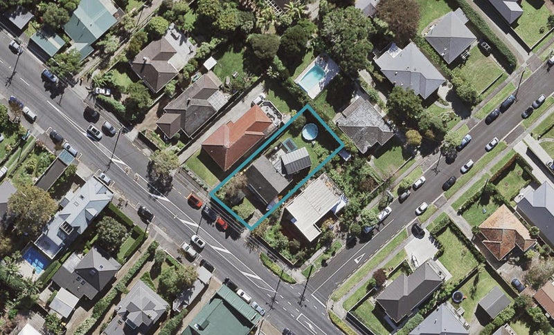 127 Hinemoa Street, Birkenhead, Auckland - Carousel 1