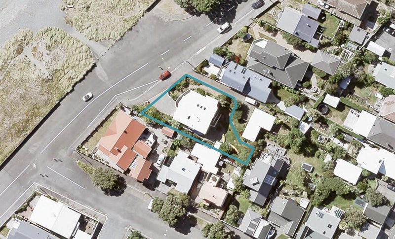 107 Marine Parade, Eastbourne, Lower Hutt - Carousel 1