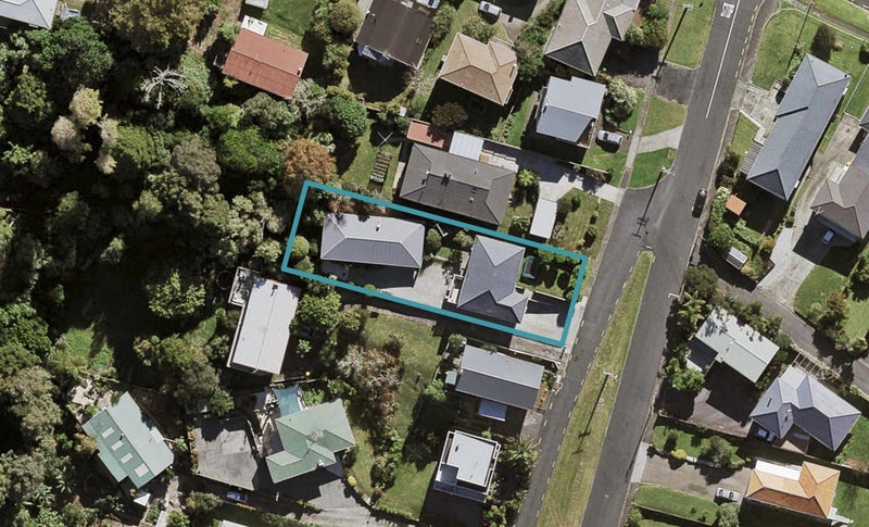 2/5 Howard Road, Northcote, Auckland - Carousel 1