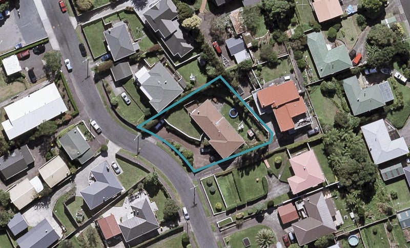 11 Stuart Place, Blagdon, New Plymouth - Carousel 1