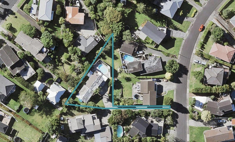 8 Judkins Crescent, Cockle Bay, Auckland - Carousel 1