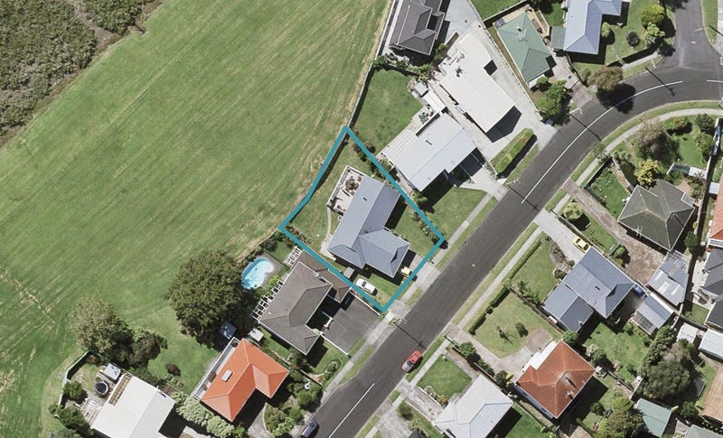138 Tiraumea Drive, Pakuranga, Auckland - Carousel 1