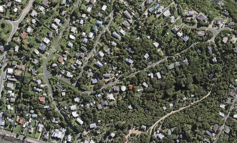 8 Makora Avenue, Oneroa, Waiheke Island - Carousel 1