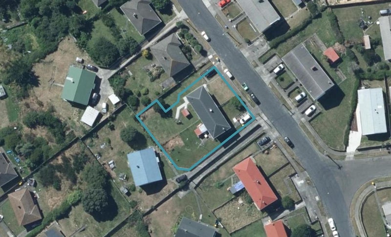 54 Hereford Street, Cannons Creek, Porirua - Carousel 1