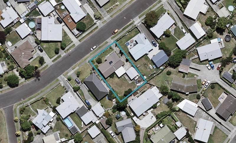 12 Duckworth Crescent, Greenmeadows, Napier - Carousel 1