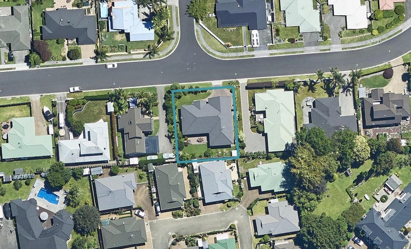 10 Pembroke Drive, Bethlehem, Tauranga - Carousel 1
