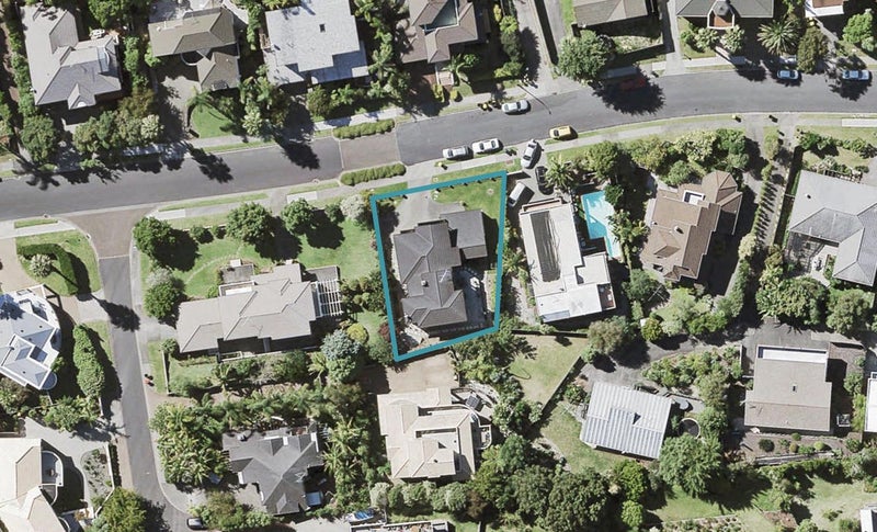 30 Penguin Drive, Murrays Bay, Auckland - Carousel 1