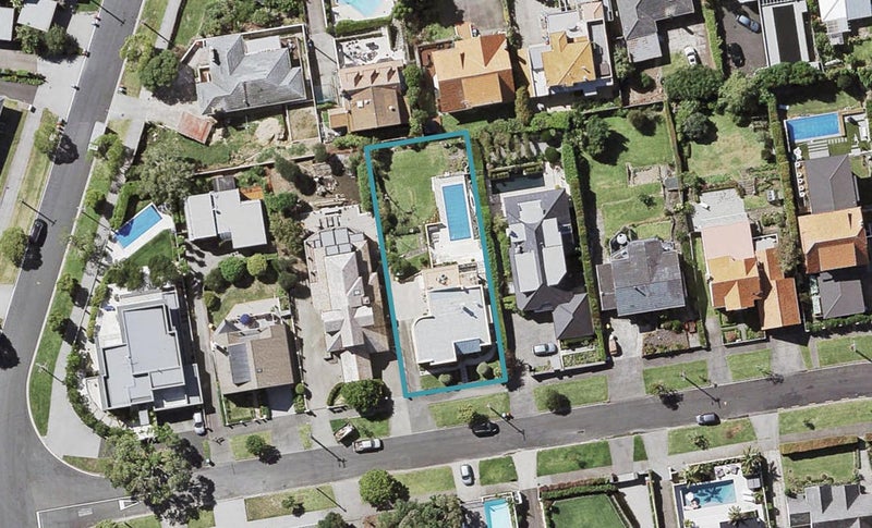 8 Codrington Crescent, Mission Bay, Auckland - Carousel 1