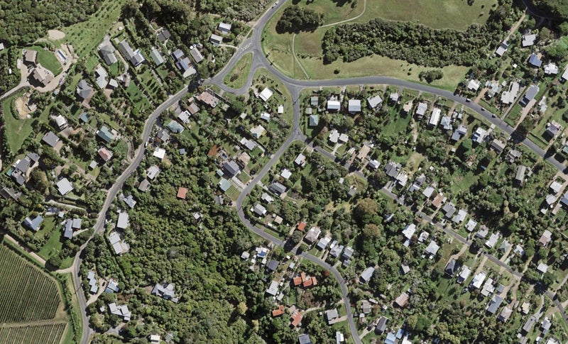 2 Wattle Road, Oneroa, Waiheke Island - Carousel 1