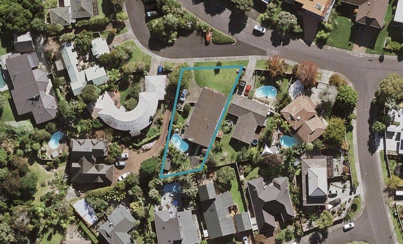 12 Puawai Place, Northcote, Auckland - Carousel 1