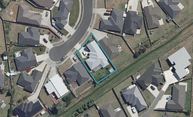 11 Edward Street, Grandview Heights, Hamilton - Carousel 1