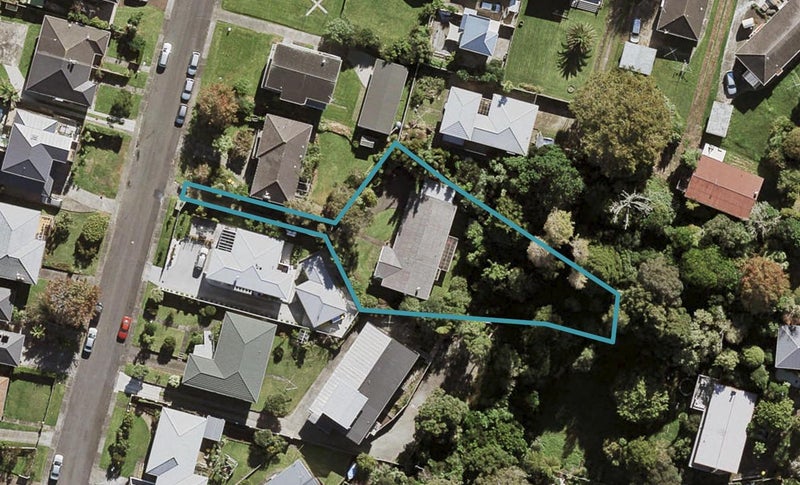 10 Dudding Avenue, Northcote, Auckland - Carousel 1