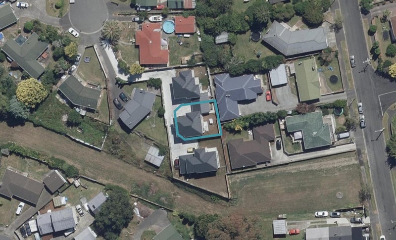 2/7 Guy Place, Melville, Hamilton - Carousel 1