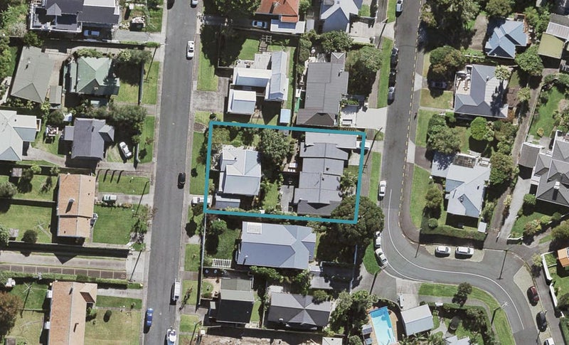 3/7 Seaview Avenue, Northcote, Auckland - Carousel 1