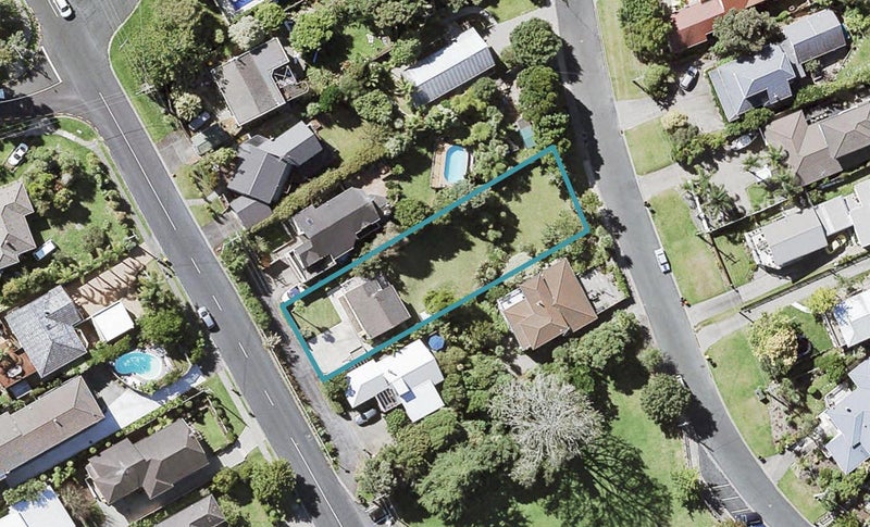 43 Lyons Avenue, Murrays Bay, Auckland - Carousel 1