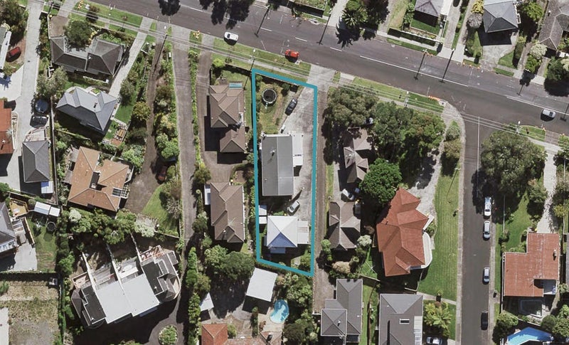 1/64 Raleigh Road, Northcote, Auckland - Carousel 1