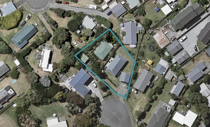 11A Victor GR, Waikanae Beach, Waikanae - Carousel 1