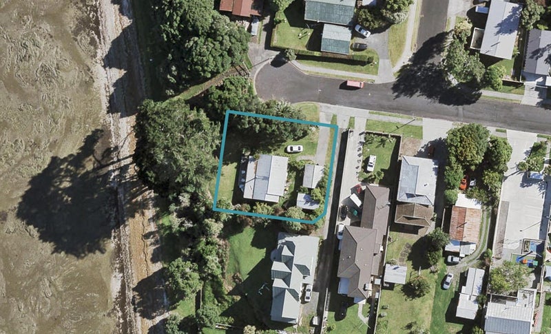 42 McInnes Road, Weymouth, Auckland - Carousel 1