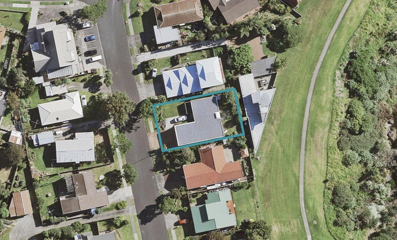 8 Moor Park, Wattle Downs, Auckland - Carousel 1