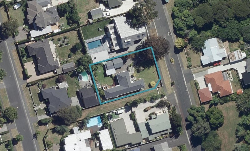 14 Ranfurly Avenue, Fairfield, Hamilton - Carousel 1