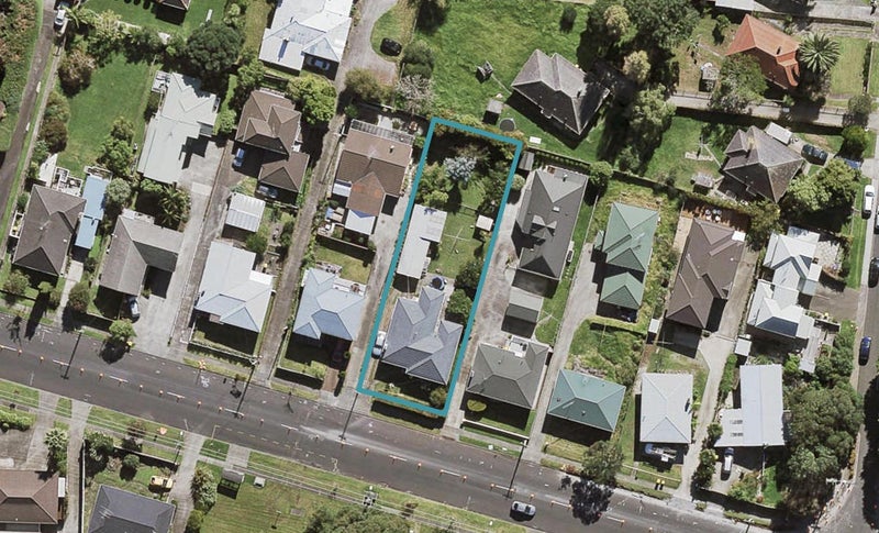 35 Raleigh Road, Northcote, Auckland - Carousel 1
