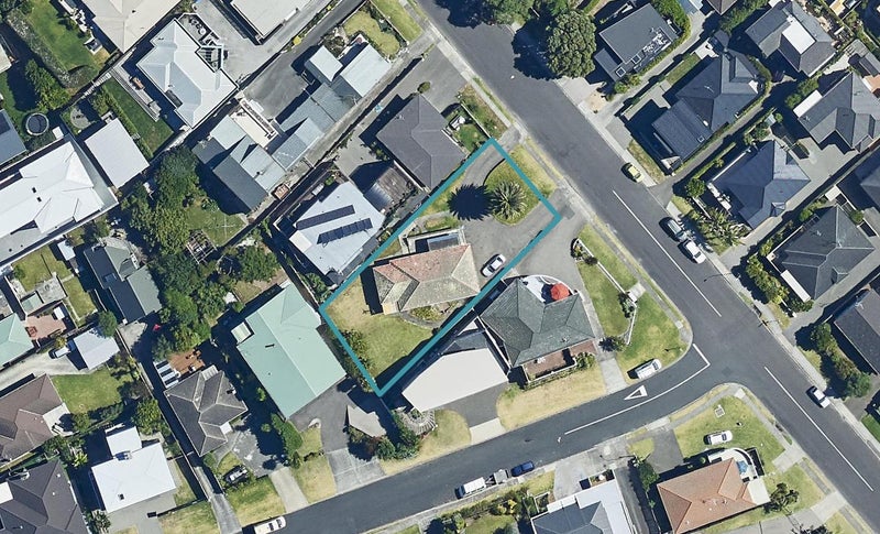 116 Oceanview Road, Mount Maunganui, Mount Maunganui - Carousel 1