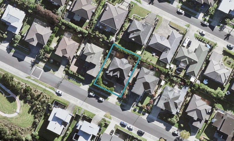 23 Harrowglen Drive, Northcross, Auckland - Carousel 1