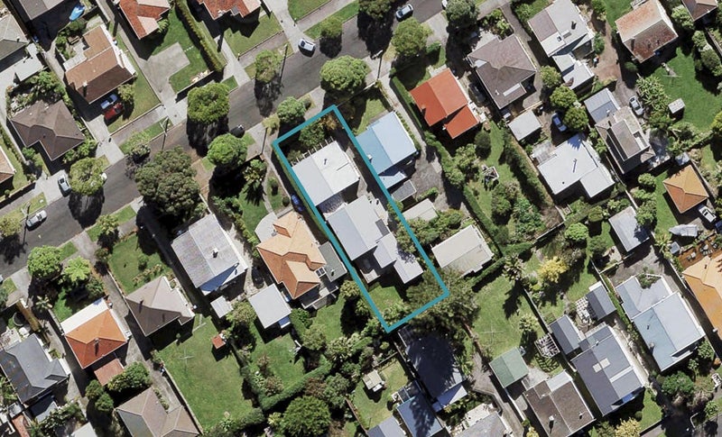 44 Alberta Street, Point Chevalier, Auckland - Carousel 1