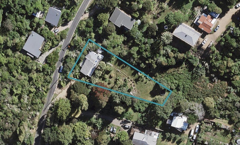 15 Lannan Road, Surfdale, Waiheke Island - Carousel 1