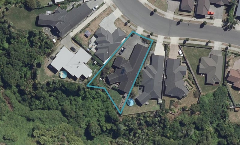148 Saint James Drive, Huntington, Hamilton - Carousel 1